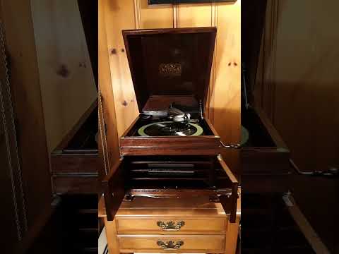 Guy Lombardo And His Royal Canadians — Always - Waltz (Irving Berlin) Guy Lombardo And His Royal Canadians. Vocal Chorus by Kenny Gardner.