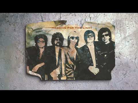 Traveling Wilburys — The Traveling WIlburys - Heading For The Light (Official Visualizer)