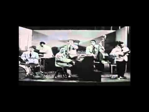 Renato Carosone E Il Suo Sestetto — Renato Carosone - Canta, suona e fischia "Il ponte sul fiume Kwai" in "Serata di gala"