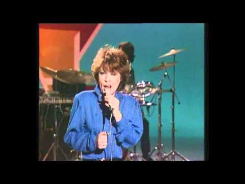 Mari Trini — MARI TRINI canta "EL DESERTOR" EN EL PROGRAMA "300 MILLONES" 1980 HD ( sonido 5.1 )