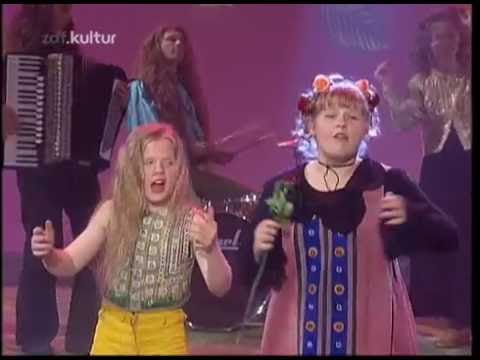 The Kelly Family — The Kelly Family - Roses Of Red 1995 live