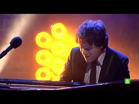 Jamie Cullum — Jamie Cullum - Don't Stop The Music (Buenafuente)(HQ).flv