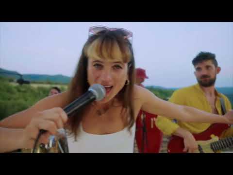Deluxe (17) — Deluxe - Acoustik Moustache "You heard it all before"