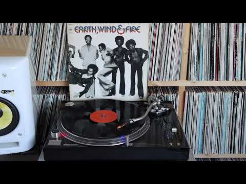 Earth, Wind & Fire — Earth, Wind & Fire - That's The Way Of The World (1975) - A3 - Happy Feelin'