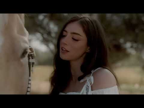 Chrissy Costanza — If Looks Could Kill