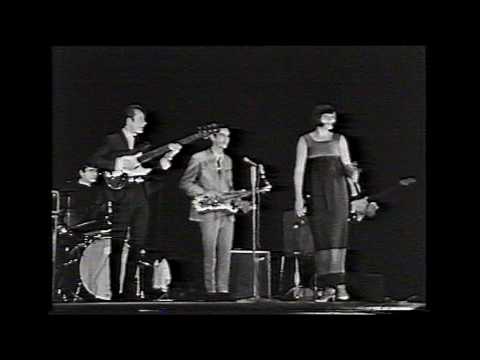 Dinah Lee — Dinah Lee live in Whangarei, New Zealand - "Don't You Know Yockomo" - backed by the Premiers