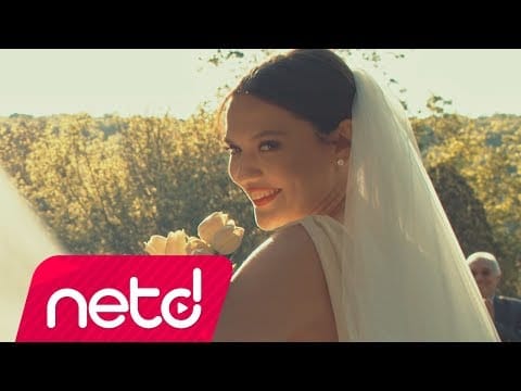 Demet Akalın — Demet Akalın - Ağlar O Deli