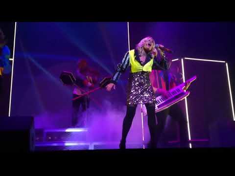 Pernilla Wahlgren — Pernilla Wahlgren - 80-talsmedley (Kort Glad Och Tacksam)
