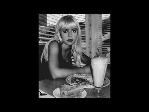 Marina & The Diamonds — MARINA AND THE DIAMONDS - Radioactive [Acoustic]