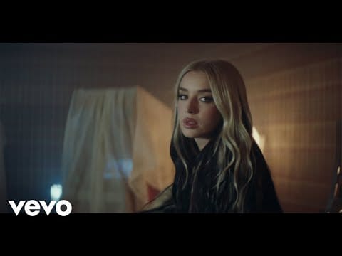 Lola Indigo — Lola Indigo, Paulo Londra - PERREITO PA LLORAR (Video Oficial)