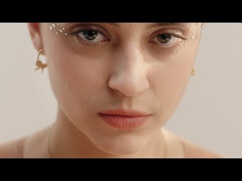Pomme — Pomme - saisons, le film: printemps