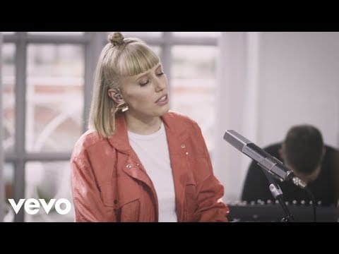Lea (23) — LEA - Landebahn (Zwischen meinen Zeilen Live)