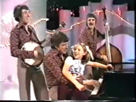 Lena Zavaroni — Lena Zavaroni (1963-1999) sings  Baby Face & Sweet Gypsy Rose
