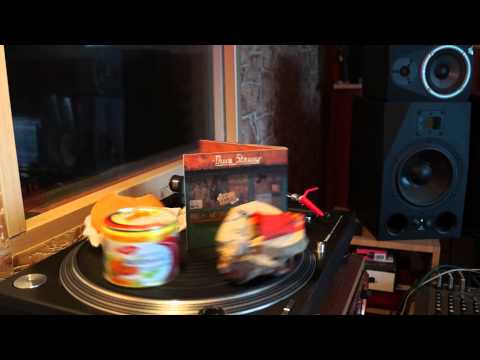 Dwa Sławy — 11 - Dwa Sławy - "Om nom nom" feat. Wyga
