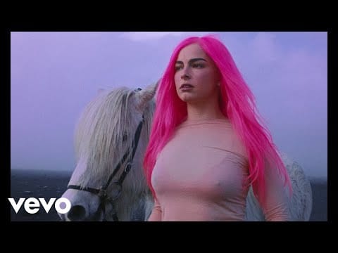 Addison Rae — Addison Rae - Headphones On (Official Video)