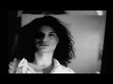Gökhan Kırdar — Gökhan Kırdar: Yerine Sevemem 1990 (Official Video Lyric)