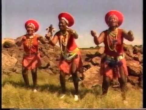 Mahlathini And The Mahotella Queens — Mahlathini & The Mahotella Queens ~ Thokozile (Official African Video)