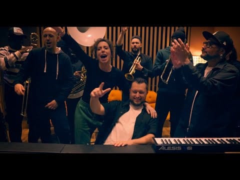 Sidi Wacho — Sidi Wacho ft Paloma Pradal  -  Pa' Delante