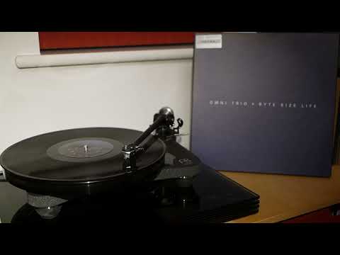 Omni Trio — Omni Trio - Revolver (Byte Size Life - Moving Shadow ASHADOW20LP E) 1999