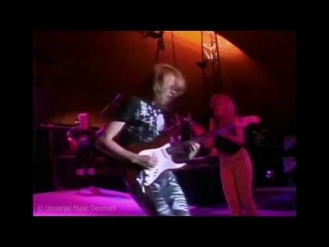Sneakers (6) — Sneakers - Woodoo (Live '83)