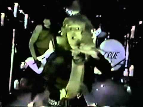 Mötley Crüe — Motley Crue - Public Enemy Nr 1