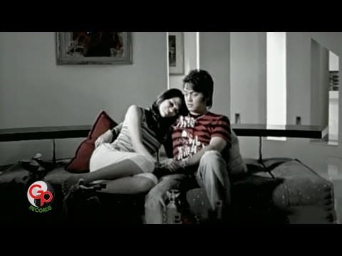 Ada Band — Ada Band - Setengah Hati (Official Music Video)