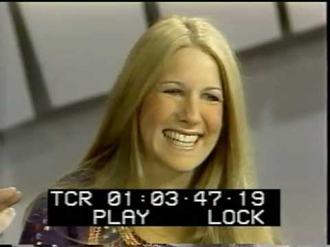 Lori Lieberman — Lori Lieberman sings "Killing Me Softly" on Mike Douglas Show, 1973
