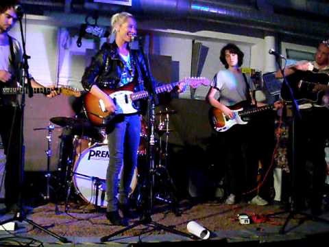 Wendy James — 09 Jun 11 - Wendy James "I Came Here To Blow Minds" @ Rough Trade East, London