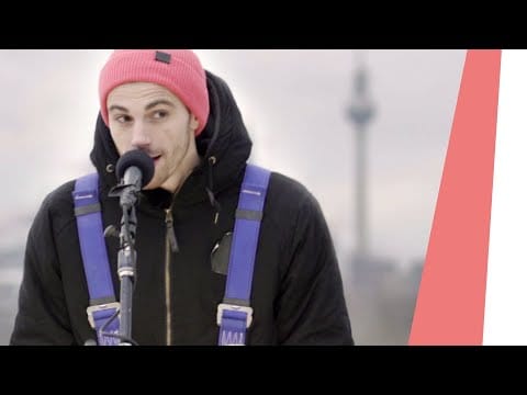 Fynn Kliemann — FYNN KLIEMANN singt live "Sardinien" auf 54Meter höhe aus Album "NIE"