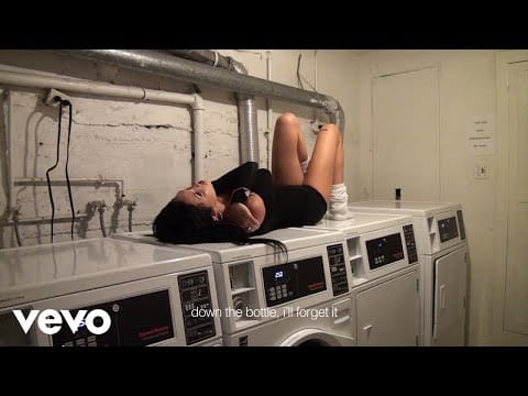 Maggie Lindemann — Maggie Lindemann - heart drop (Official Lyric Video)
