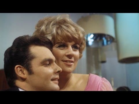 Jackie Trent & Tony Hatch — Jackie Trent - Don't Let It Get Away [Vinyl rip]