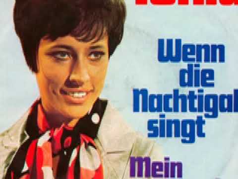 Tonia (3) — Tonia - Mein rosaroter Regenschirm