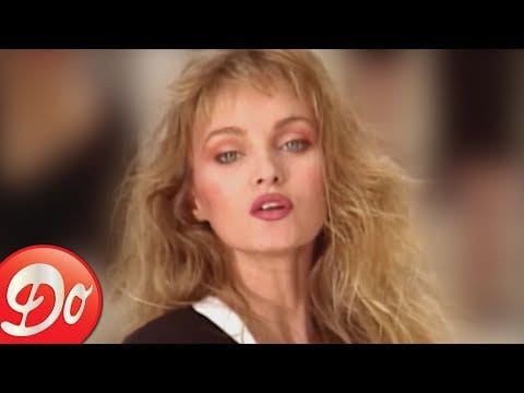Arielle Dombasle — Arielle DOMBASLE - Amour symphonique (Clip officiel)