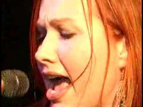Amber — Amber performs accustic "you move me"