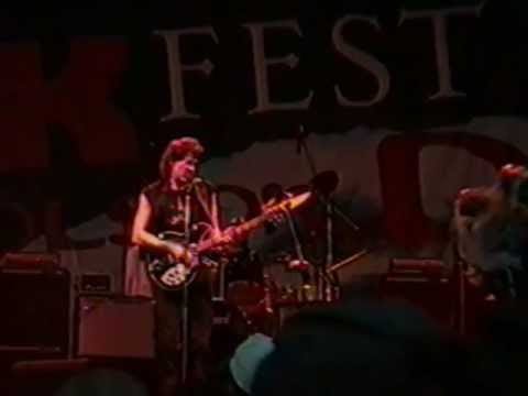 John Kay — John Kay & Steppenwolf jouent "(Give Me) News I Can Use" au Rock Fest de Mtl le 03 juin 1998