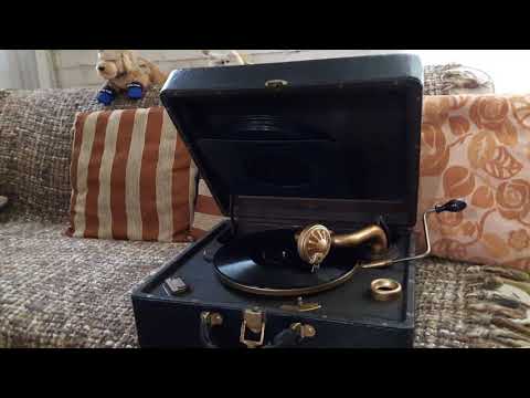 International Novelty Orchestra — What Do We Care If It's One O'Clock - International Novelty Orchestra  1925