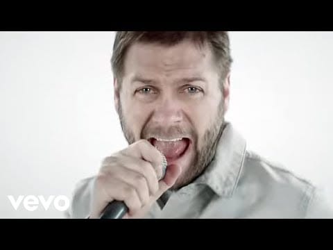 Kasabian — Kasabian - bumblebeee (Official Video)