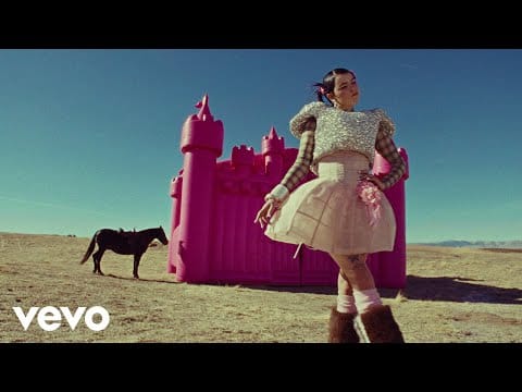 BENEE — Princess