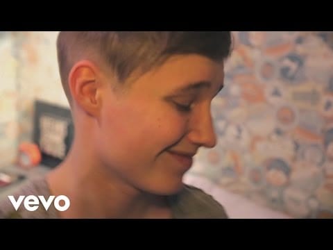 Isac Elliot — Isac Elliot - Just Can't Let Her Go (Official Lyric Video)