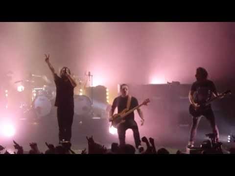 Mass Hysteria (4) — Mass Hysteria - Vae Soli ! (live)