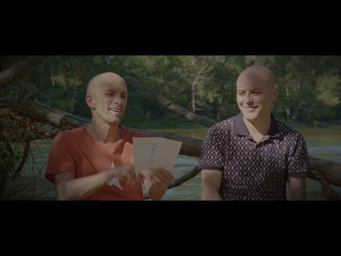 Mouss et Hakim — Mouss et Hakim - Le lait caillé (Clip officiel)