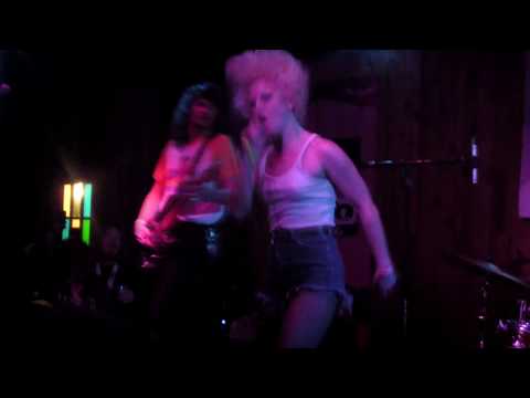 Amyl And The Sniffers — Amyl and the Sniffers - "Control" @ Barracuda, SXSW 2019, Best of SXSW Live, HQ