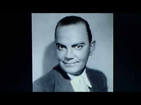 Cliff "Ukulele Ike" Edwards — Ukulele Ike (aka Cliff Edwards):  "It Goes Like This (That Funny Melody)"  (1928)