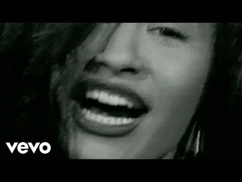 Selena — Selena - La Carcacha (Official Music Video)