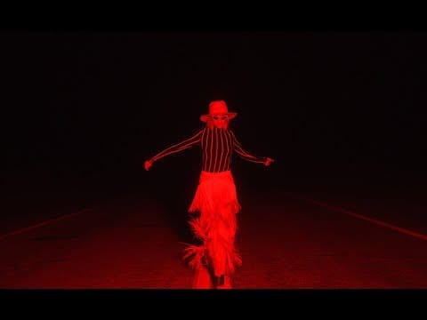 So!YoON! — So!YoON! (황소윤) - HOLIDAY [MV]