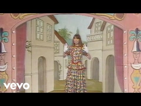 Chantal Goya — Chantal Goya - La marionnette (Le monde magique au château de Saint-Loup-sur-Thouet 1988)