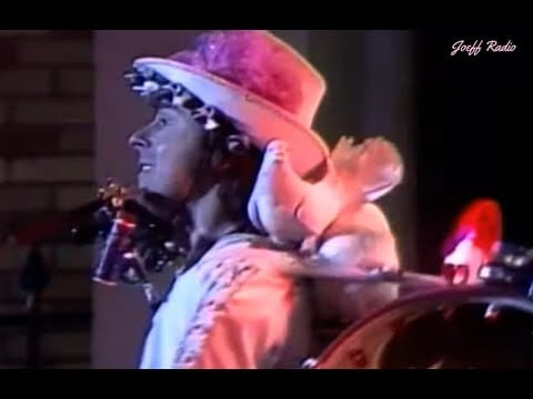 Rémy Bricka — Remy Bricka - Elle dit Bleu, elle dit Rose (1977 - Music Video HD)
