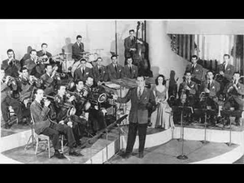 Glenn Miller — "MOONLIGHT SERENADE" BY GLENN MILLER