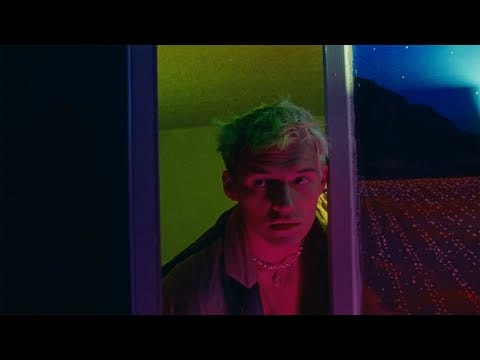 Omar Apollo — Stayback