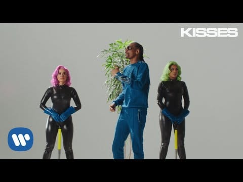 Anitta — Anitta with Ludmilla and Snoop Dogg feat. Papatinho - Onda Diferente (Official Music Video)